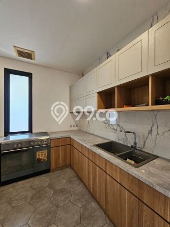 Rumah Elit Modern Tanpa Renovasi di Lebak Bulus Jakarta Selatan Rumah Elit Modern Tanpa Renovasi di Lebak Bulus Jakarta Selatan