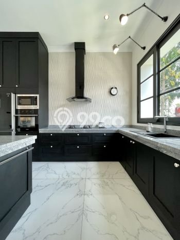 Ready to Use! Premium House LT 823m2 Desain Elegan di Kemang Ready to Use! Premium House LT 823m2 Desain Elegan di Kemang