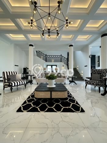 Ready to Use! Premium House LT 823m2 Desain Elegan di Kemang Ready to Use! Premium House LT 823m2 Desain Elegan di Kemang