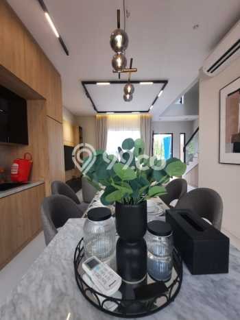 Rumah Luxury Modern Siap Huni di Joglo Jakarta Barat Rumah Luxury Modern Siap Huni di Joglo Jakarta Barat