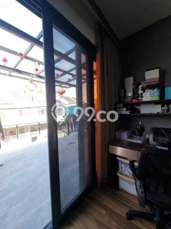 Jual Rumah Luas Elegan Dengan View Cantik di Pegadungan, Jakarta Barat Jual Rumah Luas Elegan Dengan View Cantik di Pegadungan, Jakarta Barat