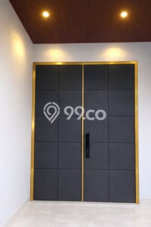 Rumah Luxury Modern Tanpa Renovasi di Taman Palem Jakarta Barat Rumah Luxury Modern Tanpa Renovasi di Taman Palem Jakarta Barat