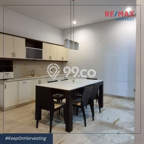 Rumah Elit Modern Tanpa Renovasi di Puri Indah Jakarta Barat Rumah Elit Modern Tanpa Renovasi di Puri Indah Jakarta Barat