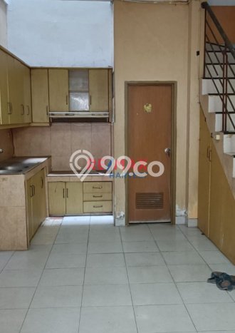 Rumah Luas Asri 4 KT Siap Pakai di Tanjung Duren Jakarta Barat Rumah Luas Asri 4 KT Siap Pakai di Tanjung Duren Jakarta Barat