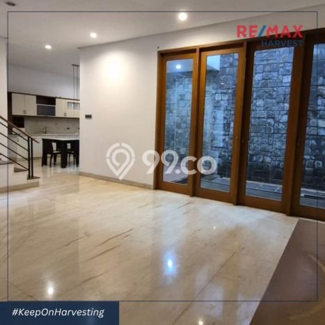 Rumah Elit Modern Tanpa Renovasi di Puri Indah Jakarta Barat Rumah Elit Modern Tanpa Renovasi di Puri Indah Jakarta Barat