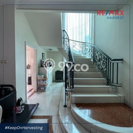 Hunian Mewah LB 300m2 Siap Pakai Desain Elegan di Puri Indah, Jakarta Barat Hunian Mewah LB 300m2 Siap Pakai Desain Elegan di Puri Indah, Jakarta Barat
