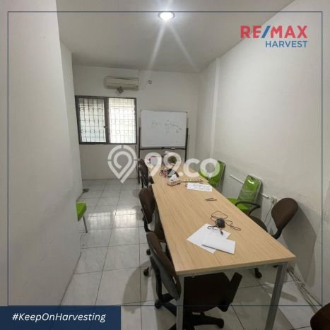 Ruko Dijual di Jakarta Pusat LT 100m2 & LB 300m2 Lokasi Terbaik! Ruko Dijual di Jakarta Pusat LT 100m2 & LB 300m2 Lokasi Terbaik!