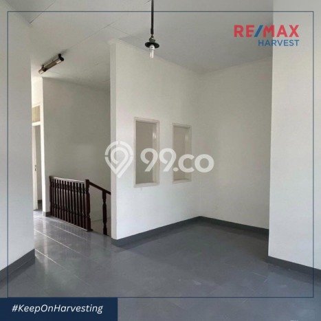 For Sale! Luxury House LT 183m2 Desain Elegan di Srengseng For Sale! Luxury House LT 183m2 Desain Elegan di Srengseng