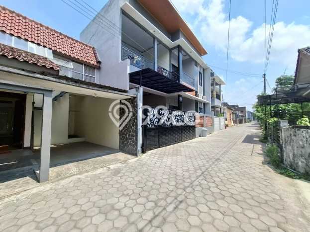 Rumah 3 Kamar Dekat Pusat Perbelanjaan di , Sleman Rumah 3 Kamar Dekat Pusat Perbelanjaan di , Sleman