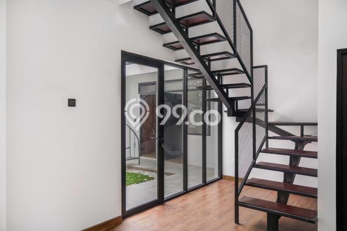 Dijual Rumah 5 Kamar Lokasi Ideal Bagus dan Strategis di Arcamanik Dijual Rumah 5 Kamar Lokasi Ideal Bagus dan Strategis di Arcamanik