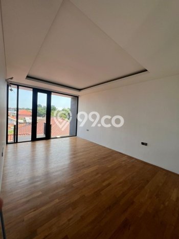 Disewakan Rumah Strategis di Kemang LT 207m2 / LB 400m2 Kondisi Bagus Disewakan Rumah Strategis di Kemang LT 207m2 / LB 400m2 Kondisi Bagus