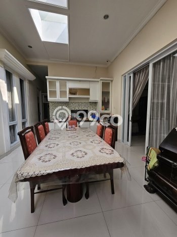 Rumah area Cinere, Depok, Luas 300m2m² Bangunan 215m2m² Rumah area Cinere, Depok, Luas 300m2m² Bangunan 215m2m²
