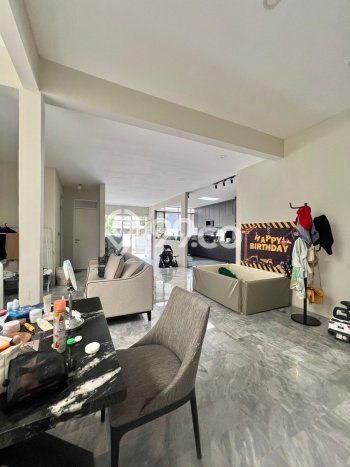 Hunian Elit LB 160m2 Siap Huni Desain Elegan di Lebak Bulus, Jakarta Selatan Hunian Elit LB 160m2 Siap Huni Desain Elegan di Lebak Bulus, Jakarta Selatan