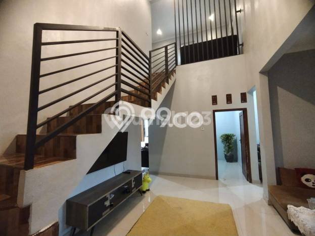 Dijual Cepat Rumah Bagus Siap Huni LB 275m2 di Kuningan, Kuningan Dijual Cepat Rumah Bagus Siap Huni LB 275m2 di Kuningan, Kuningan