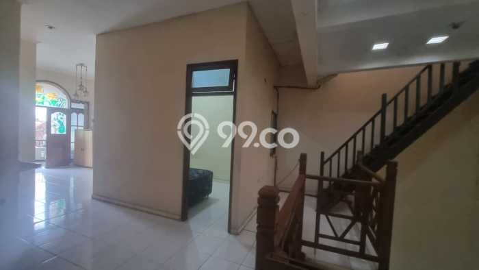 Lokasi strategis! Rumah siap pakai disewakan di Semarang Tengah LB 200m2 Lokasi strategis! Rumah siap pakai disewakan di Semarang Tengah LB 200m2