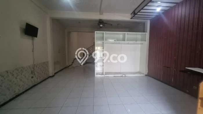 Lokasi strategis! Rumah siap pakai disewakan di Semarang Tengah LB 200m2 Lokasi strategis! Rumah siap pakai disewakan di Semarang Tengah LB 200m2