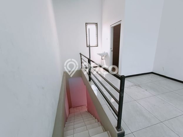 Disewakan Ruko di Kawasan Ramai Lamper Luas 232m2 Disewakan Ruko di Kawasan Ramai Lamper Luas 232m2