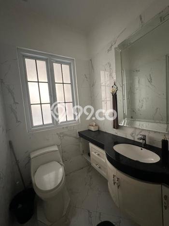 For Sale Rumah 4 Kamar Lokasi Ideal Bagus dan Strategis di BSD For Sale Rumah 4 Kamar Lokasi Ideal Bagus dan Strategis di BSD