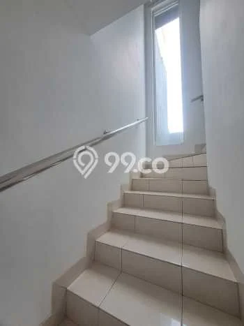 Lokasi strategis! Rumah siap pakai dikontrakkan di Serpong LB 200m2 Lokasi strategis! Rumah siap pakai dikontrakkan di Serpong LB 200m2