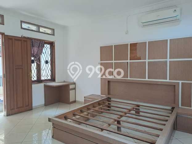 Disewakan Cepat Rumah Kondisi Baik di Area Cinere, Depok Disewakan Cepat Rumah Kondisi Baik di Area Cinere, Depok