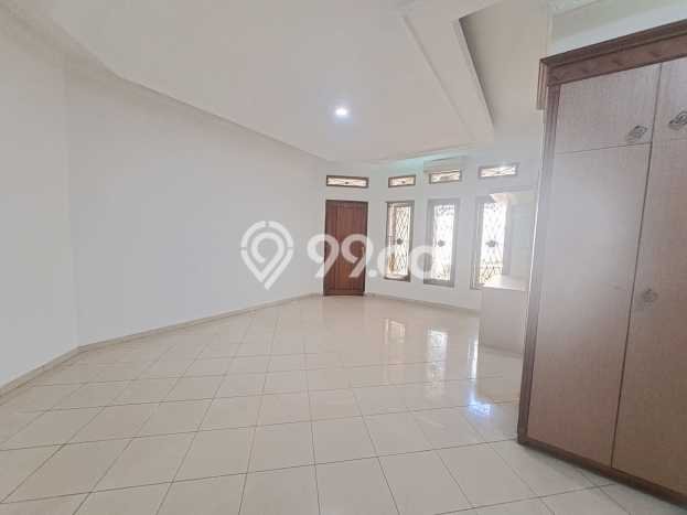 Disewakan Cepat Rumah Kondisi Baik di Area Cinere, Depok Disewakan Cepat Rumah Kondisi Baik di Area Cinere, Depok