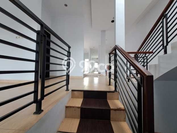 Rumah Mewah Siap Huni LT 620m2 di Sawangan, Depok Rumah Mewah Siap Huni LT 620m2 di Sawangan, Depok