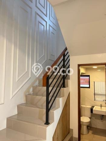 Disewakan! Rumah 5 Kamar Tidur &
4 Kamar Mandi di Cibubur, Bekasi Disewakan! Rumah 5 Kamar Tidur &
4 Kamar Mandi di Cibubur, Bekasi