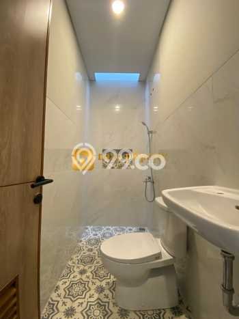 Hunian Mewah LB 200m2 Siap Huni Desain Elegan di Ciganjur, Jakarta Selatan Hunian Mewah LB 200m2 Siap Huni Desain Elegan di Ciganjur, Jakarta Selatan