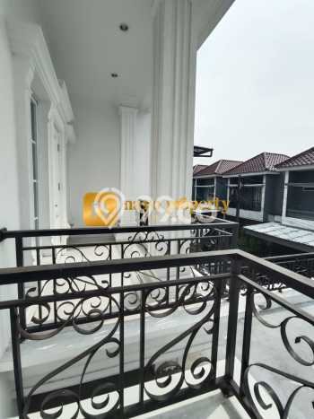 Rumah Elit Modern Tanpa Renovasi di Meruya Jakarta Barat Rumah Elit Modern Tanpa Renovasi di Meruya Jakarta Barat
