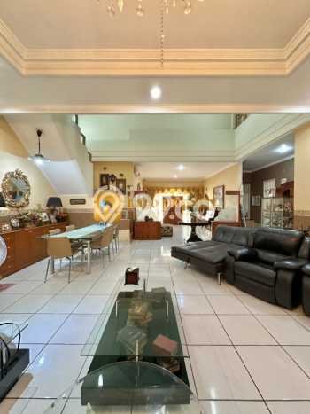 Rumah Mewah LB 350m2 Siap Huni Desain Elegan di Cipete, Jakarta Selatan Rumah Mewah LB 350m2 Siap Huni Desain Elegan di Cipete, Jakarta Selatan