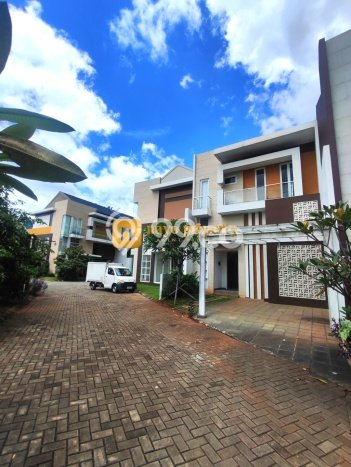 Dijual Rumah Mewah Elegan Dengan View Cantik di TB Simatupang, Jakarta Selatan Dijual Rumah Mewah Elegan Dengan View Cantik di TB Simatupang, Jakarta Selatan