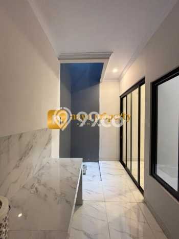 Dijual Hunian Rumah Terawat 3 Kamar di Tanah Baru, Depok Dijual Hunian Rumah Terawat 3 Kamar di Tanah Baru, Depok