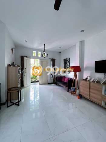 Rumah Modern Minimalis 3 KT Bisa Langsung Pindah di Wiyung Rumah Modern Minimalis 3 KT Bisa Langsung Pindah di Wiyung