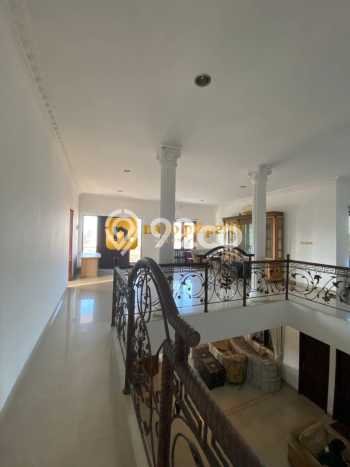 Ready to Use! Luxury House LT 385m2 Desain Elegan di Jatiwaringin Ready to Use! Luxury House LT 385m2 Desain Elegan di Jatiwaringin