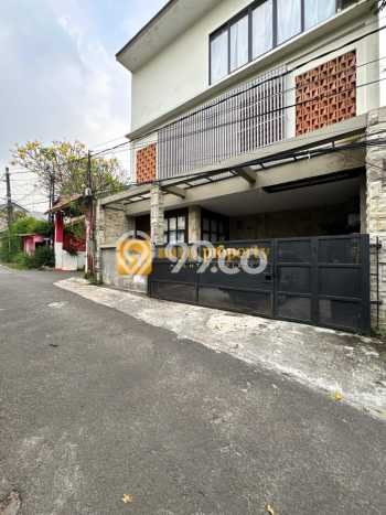 Rumah Luxury Modern Siap Huni di Cirendeu Jakarta Selatan Rumah Luxury Modern Siap Huni di Cirendeu Jakarta Selatan