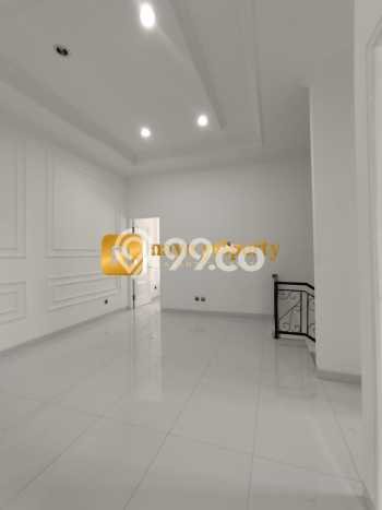 Rumah Elit Modern Tanpa Renovasi di Meruya Jakarta Barat Rumah Elit Modern Tanpa Renovasi di Meruya Jakarta Barat