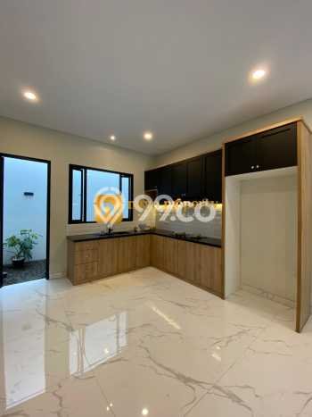 Hunian Mewah LB 200m2 Siap Huni Desain Elegan di Ciganjur, Jakarta Selatan Hunian Mewah LB 200m2 Siap Huni Desain Elegan di Ciganjur, Jakarta Selatan