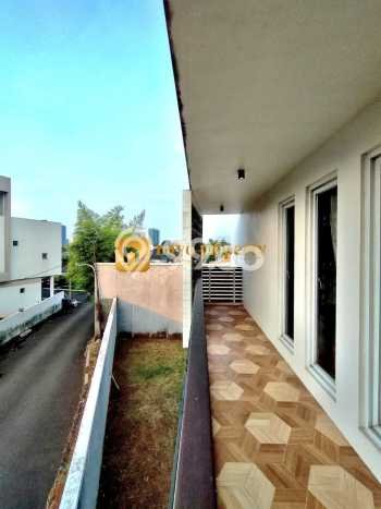 Rumah Luxury Modern Tanpa Renovasi di Lebak Bulus Jakarta Selatan Rumah Luxury Modern Tanpa Renovasi di Lebak Bulus Jakarta Selatan