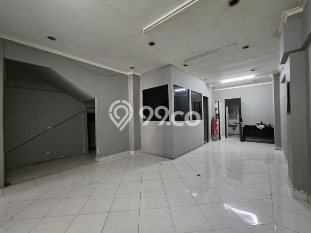 Unit Ruko disewakan di Kebayoran Baru Jakarta Selatan dengan LT 115m2 / LB 280m2 Unit Ruko disewakan di Kebayoran Baru Jakarta Selatan dengan LT 115m2 / LB 280m2