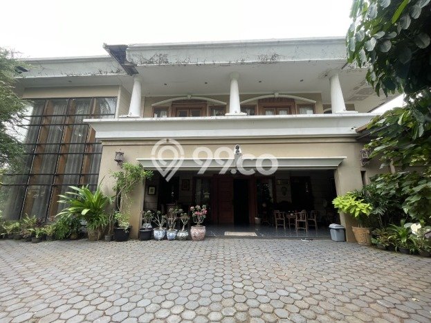 Rumah Asri dengan Luas Tanah 1380m² di Lokasi Kebayoran Lama, Jakarta Selatan Rumah Asri dengan Luas Tanah 1380m² di Lokasi Kebayoran Lama, Jakarta Selatan