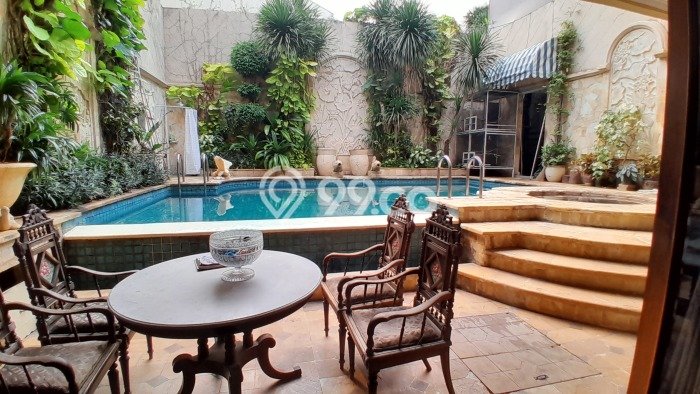 Rumah Asri dengan Luas Tanah 1380m² di Lokasi Kebayoran Lama, Jakarta Selatan Rumah Asri dengan Luas Tanah 1380m² di Lokasi Kebayoran Lama, Jakarta Selatan