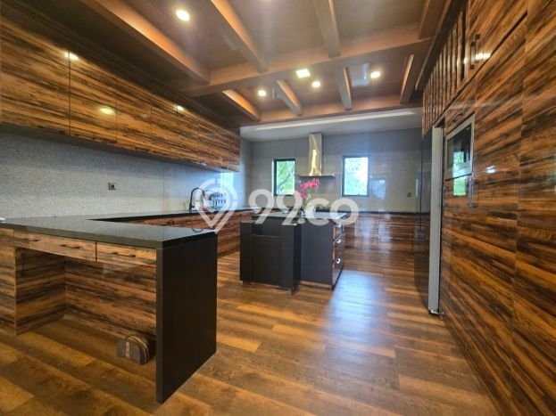 Rumah Elit LB 1150m2 Siap Pakai Desain Elegan di Kemang, Jakarta Selatan Rumah Elit LB 1150m2 Siap Pakai Desain Elegan di Kemang, Jakarta Selatan