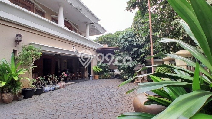 Rumah Asri dengan Luas Tanah 1380m² di Lokasi Kebayoran Lama, Jakarta Selatan Rumah Asri dengan Luas Tanah 1380m² di Lokasi Kebayoran Lama, Jakarta Selatan