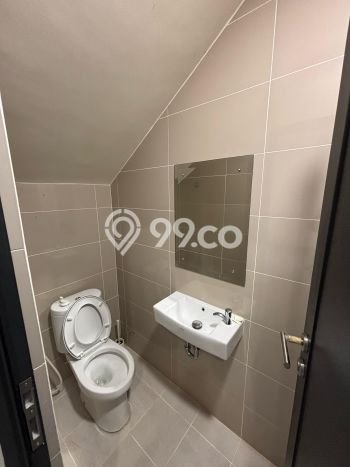 Disewakan! Rumah 2 Kamar Tidur &
2 Kamar Mandi di Gading Serpong, Tangerang Disewakan! Rumah 2 Kamar Tidur &
2 Kamar Mandi di Gading Serpong, Tangerang