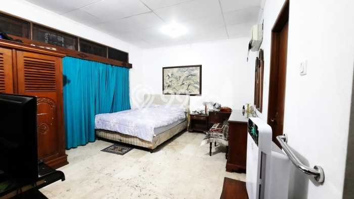 Rumah Elit LB 500m2 Siap Pakai Desain Elegan di Bintaro, Tangerang Selatan Rumah Elit LB 500m2 Siap Pakai Desain Elegan di Bintaro, Tangerang Selatan