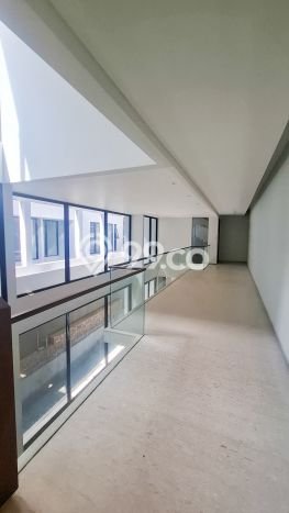 Ready to Use! Luxury House LT 242m2 Desain Modern di Simprug Ready to Use! Luxury House LT 242m2 Desain Modern di Simprug