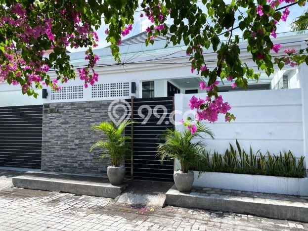 JUAL CEPAT! Rumah Ready Stock Lokasi Premium Petitenget, LT 150m² Bangunan 100m² JUAL CEPAT! Rumah Ready Stock Lokasi Premium Petitenget, LT 150m² Bangunan 100m²