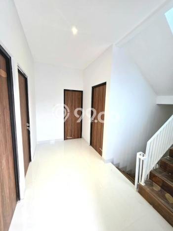 Rumah Strategis Modern Lb 150m2 di Serpong Utara, Tangerang Selatan Rumah Strategis Modern Lb 150m2 di Serpong Utara, Tangerang Selatan