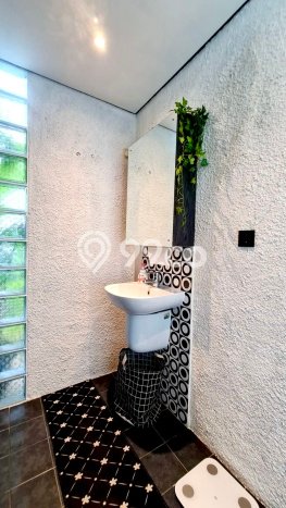 For Sale! Luxury House LT 400m2 Desain Modern di Lebak Bulus For Sale! Luxury House LT 400m2 Desain Modern di Lebak Bulus