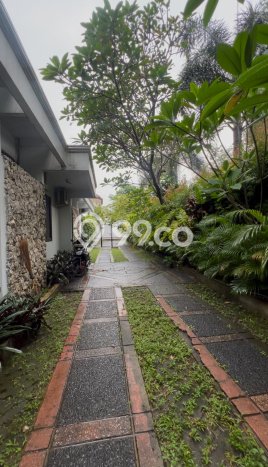 Rumah Berkualitas LT 700m² / LB 550m² di Lokasi Strategis Kebayoran Lama, Jakarta Selatan Rumah Berkualitas LT 700m² / LB 550m² di Lokasi Strategis Kebayoran Lama, Jakarta Selatan